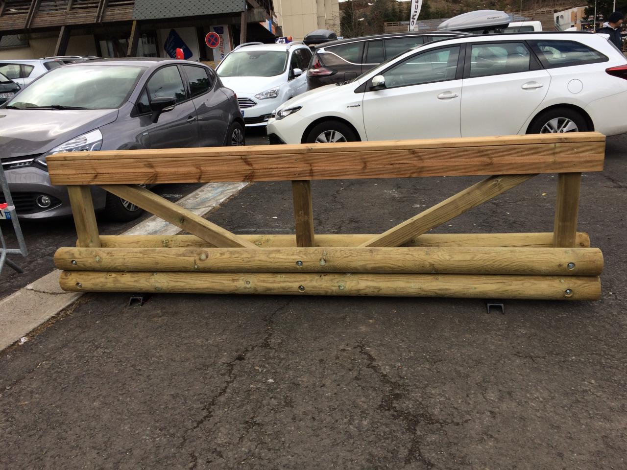 nouvelles barrières bois installées par mairie (2)