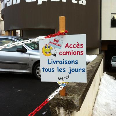 pancarte accès camions