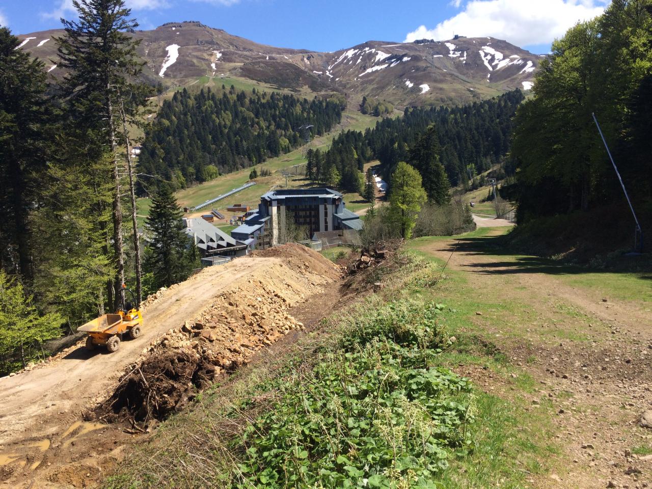 terrassement côté piste