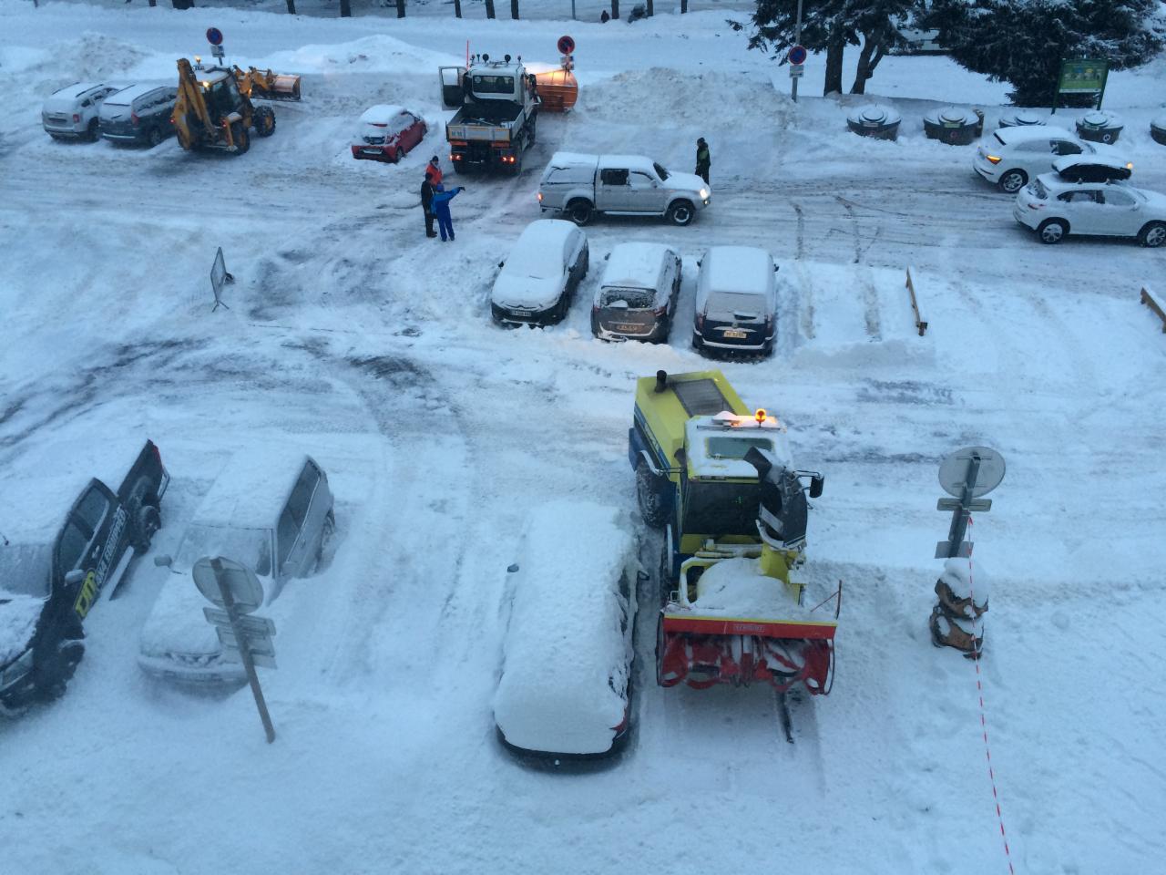 vilaines autos qui gênent le déneigement