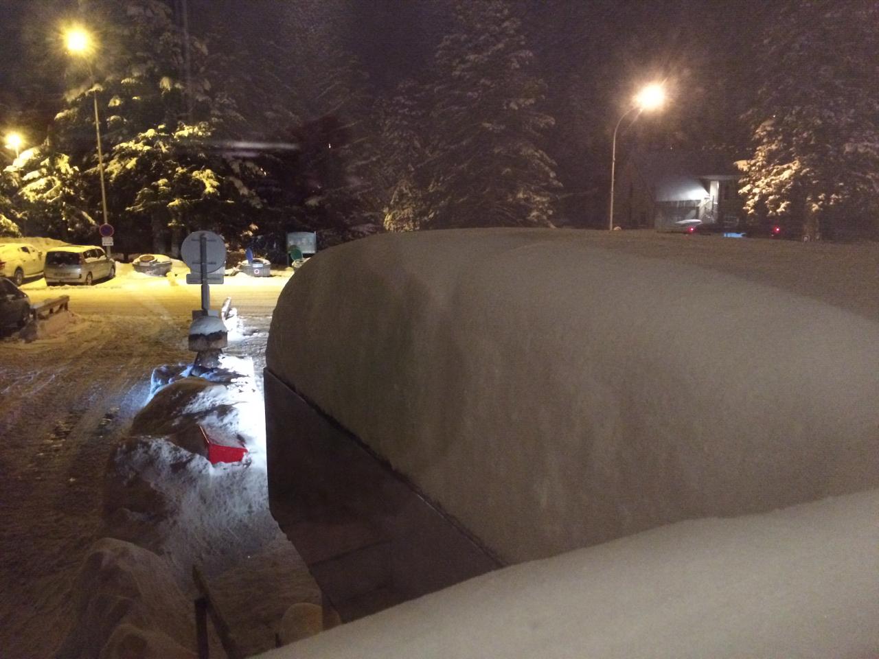 épaisseur de neige sur le toit de l'auvent Nord de Sumène