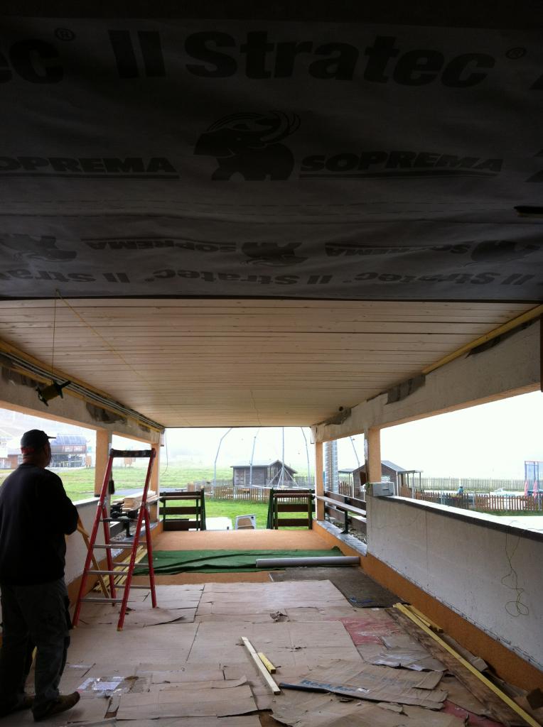 passerelle plafond en cours de pause mardi midi