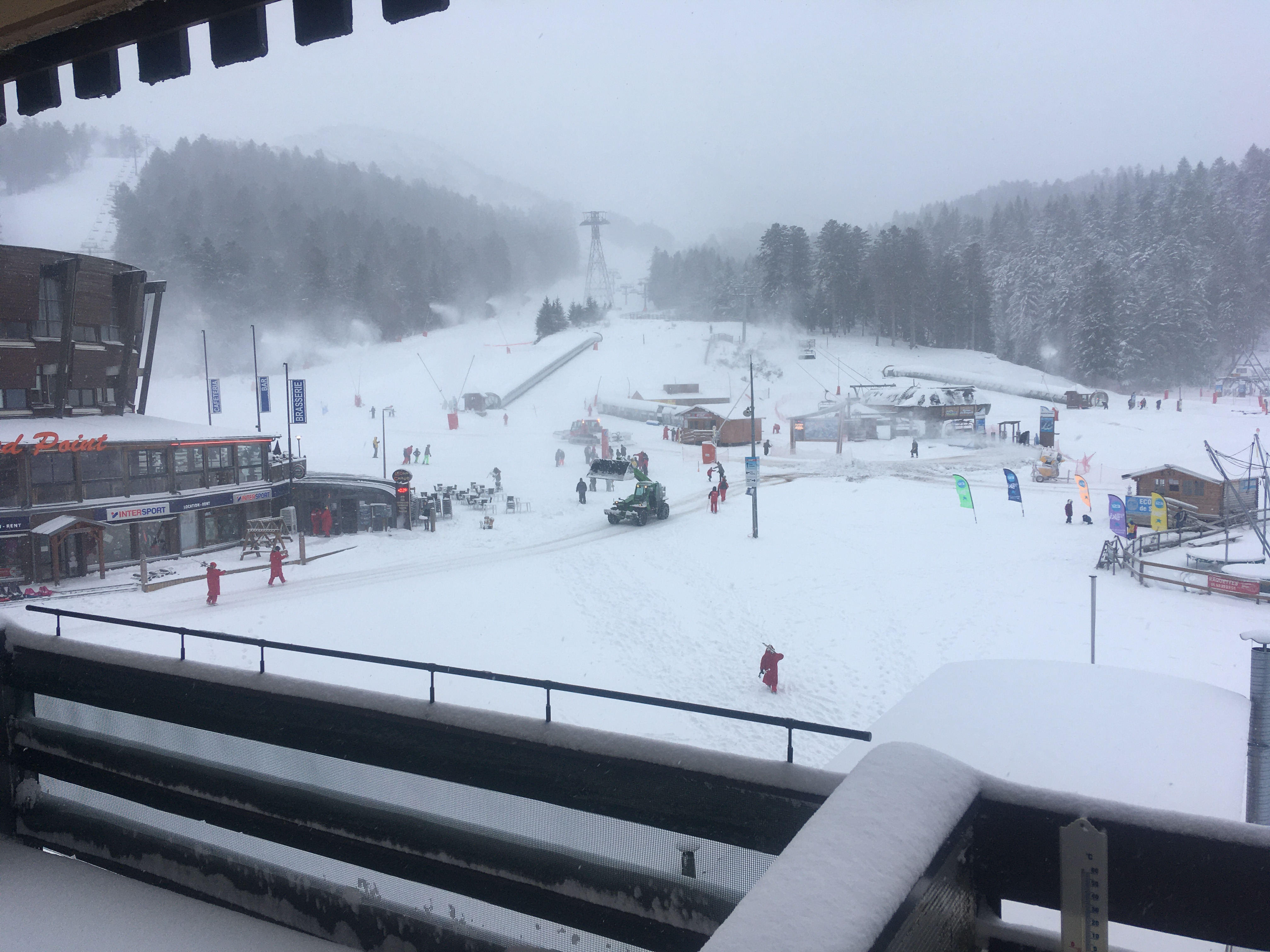 et la transporte sur la prairie près du TSD Baguet